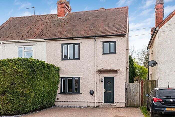 3 Bedroom Semi Detached House For Sale In Buckingham Road, Bletchley, Milton Keynes, MK3