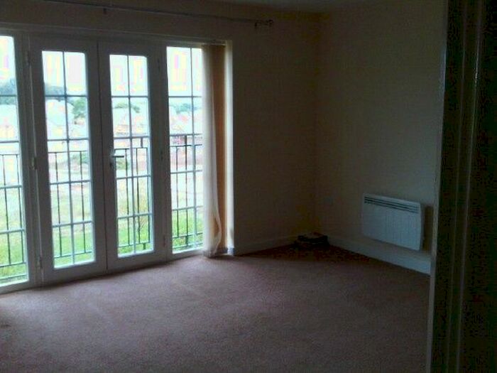 2 Bedroom Flat To Rent In Birkby Close, Hamilton, Leicester, LE5