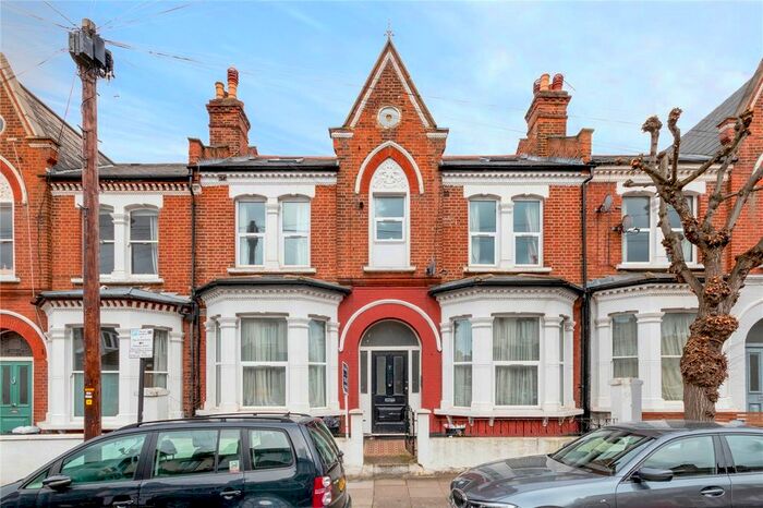 3 Bedroom Flat To Rent In Foulser Road, London, SW17