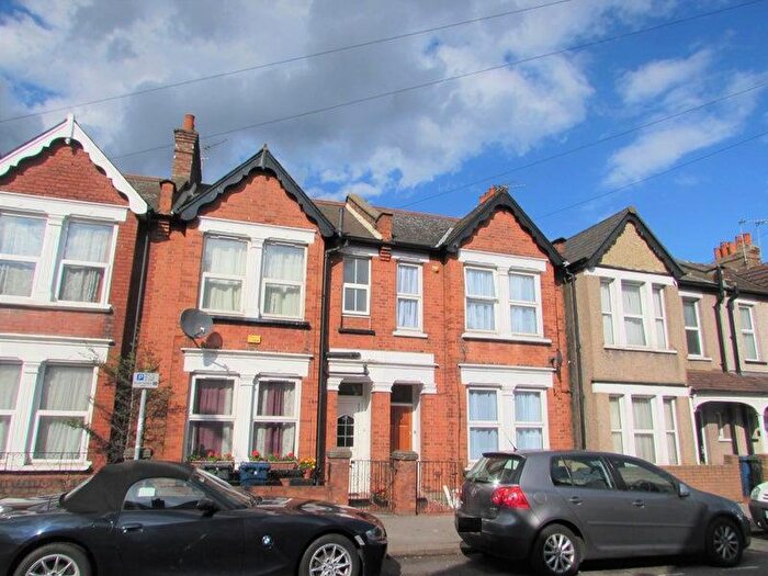 House To Rent In Masons Avenue, Harrow, HA3