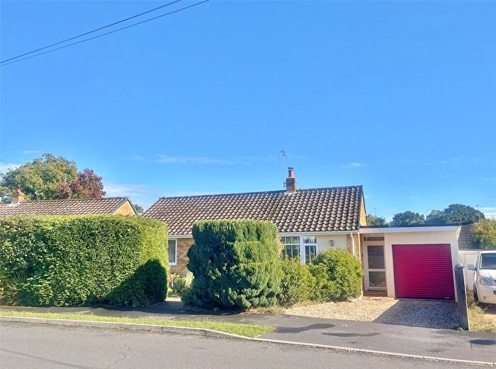 4 Bedroom Bungalow For Sale In Meadow Way, Verwood, Dorset, BH31