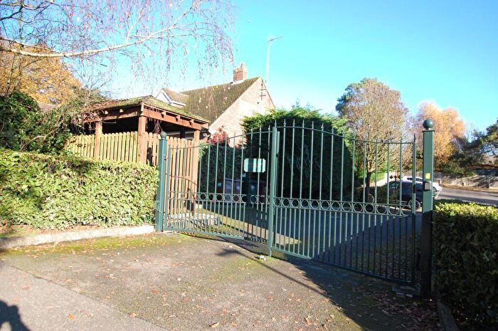 2 Bedroom Apartment To Rent In Oaklands Court, Welwyn, AL6