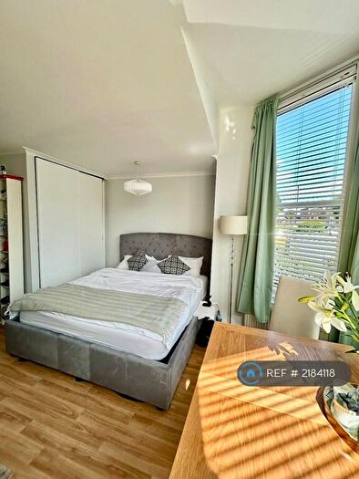 Studio To Rent In Rosendale Road, London, SE21