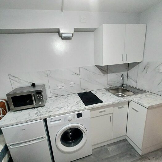 Studio To Rent In Shropshire Close, Mitcham, CR4