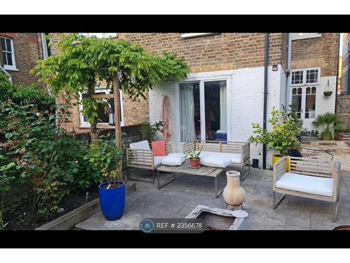 2 Bedroom Flat To Rent In Newlands Park, London, SE26