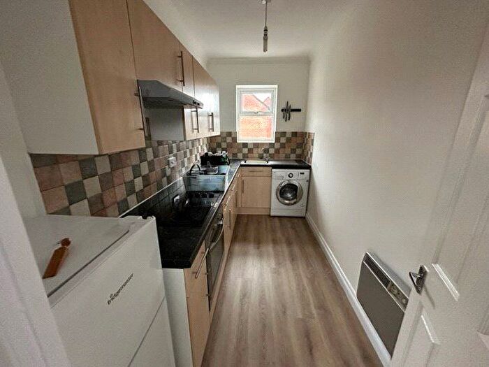1 Bedroom Flat To Rent In Bitterne Road, Bitterne Village, Southampton, Hampshire, SO18