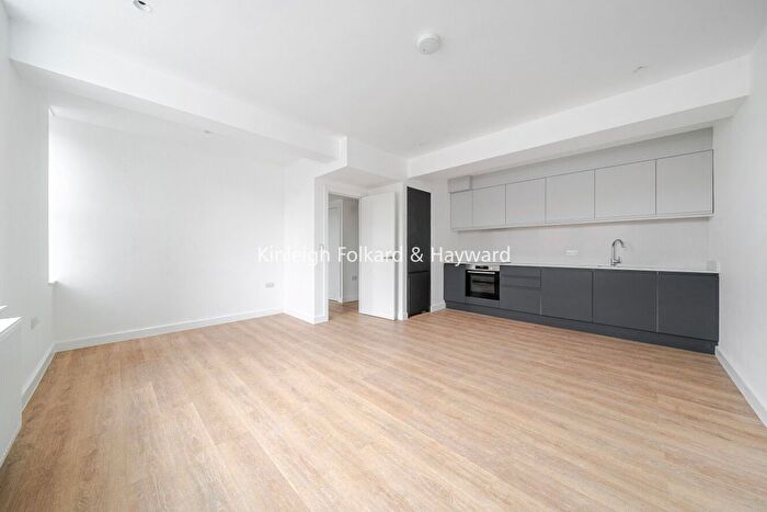 2 Bedroom Flat To Rent In The Mall, London, W5