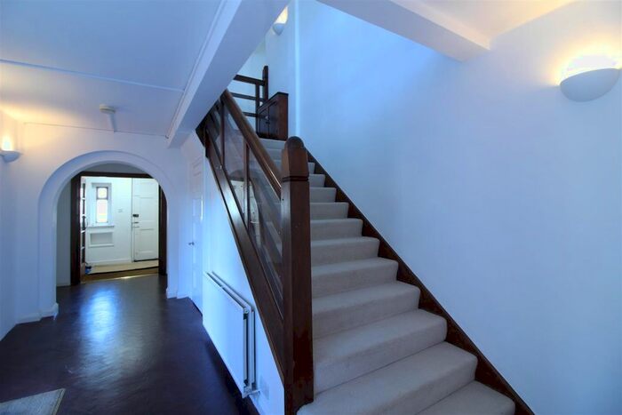 3 Bedroom Flat To Rent In Pembroke Road, Sevenoaks, TN13