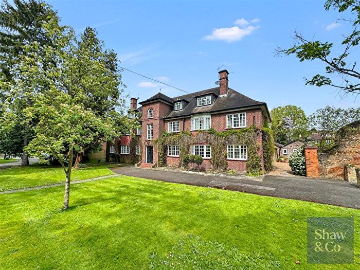 3 Bedroom Flat For Sale In Castle Way, Feltham, TW13