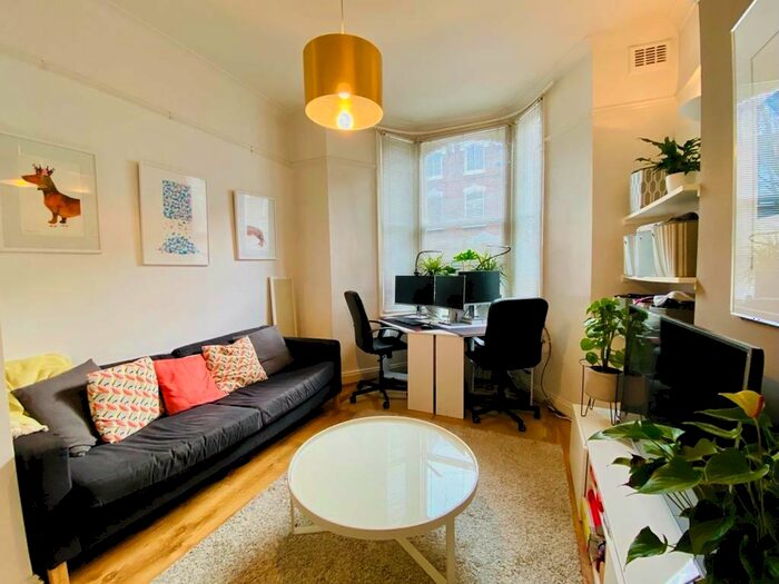 1 Bedroom Flat To Rent In Crossley Street, Islington, N7