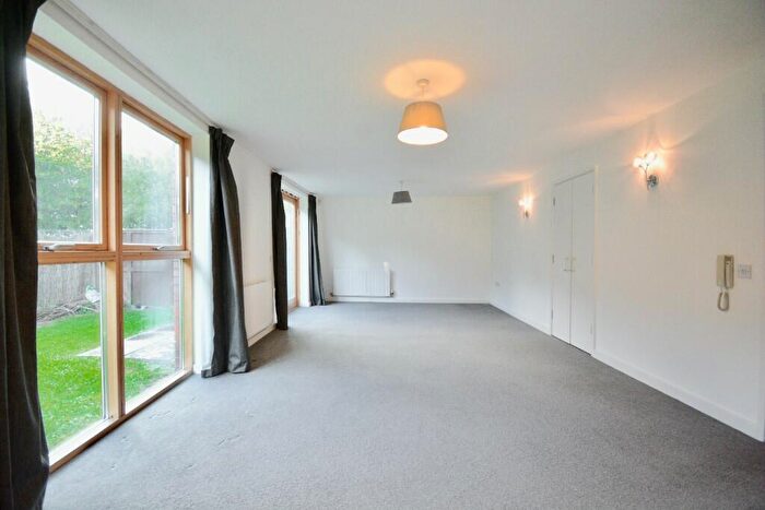 3 Bedroom Flat To Rent In Huntley Crescent, Milton Keynes, MK9
