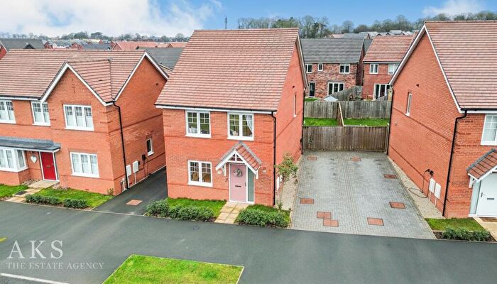 3 Bedroom Detached House For Sale In Henmore Crescent, Mickleover, DE3