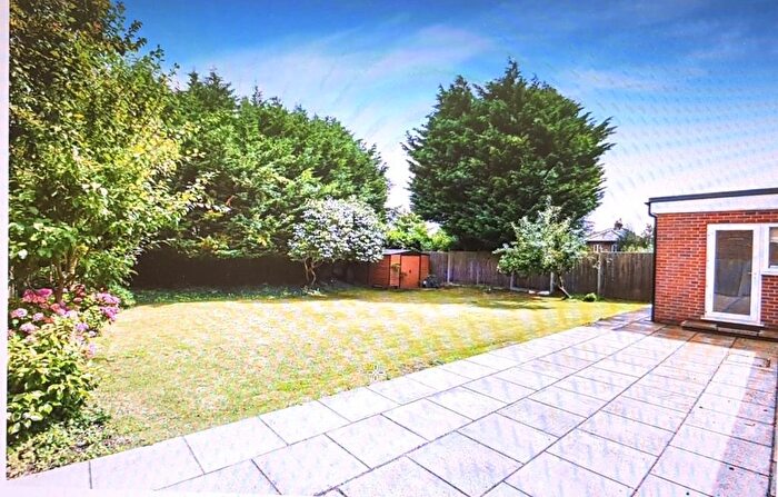 5 Bedroom Detached House To Rent In Elmbank Avenue, Barnet, EN5