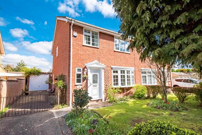 3 Bedroom Semi Detached House For Sale In Kingsmead, Frimley Green, Camberley, GU16