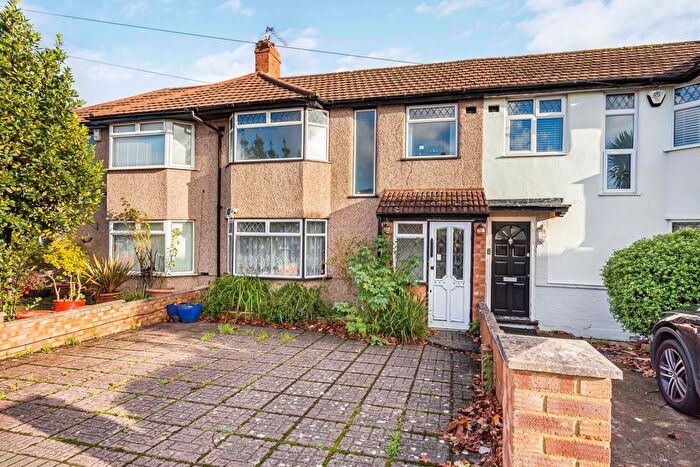3 Bedroom Terraced House For Sale In Hall Farm Drive, Twickenham, TW2