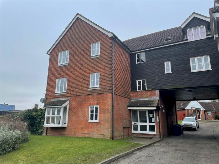 1 Bedroom Flat To Rent In Deodora Close, London, N20