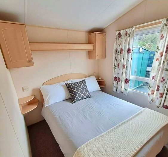 2 Bedroom Property To Rent In Pick Hill, Waltham Abbey, Essex, EN9