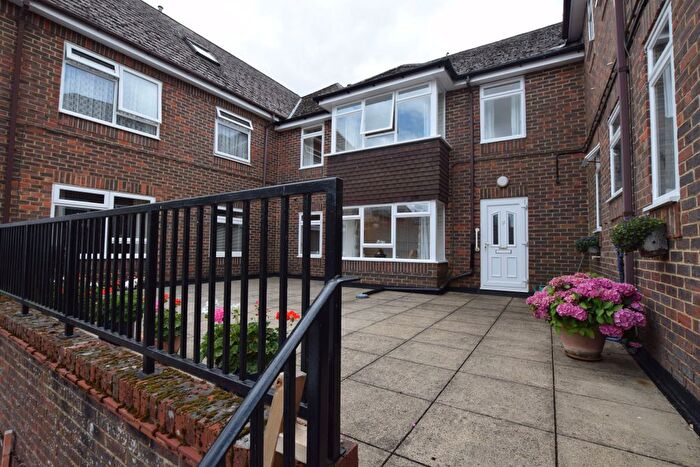 1 Bedroom Flat For Sale In Lady Place Court, Market Square, Alton, Hampshire, GU34