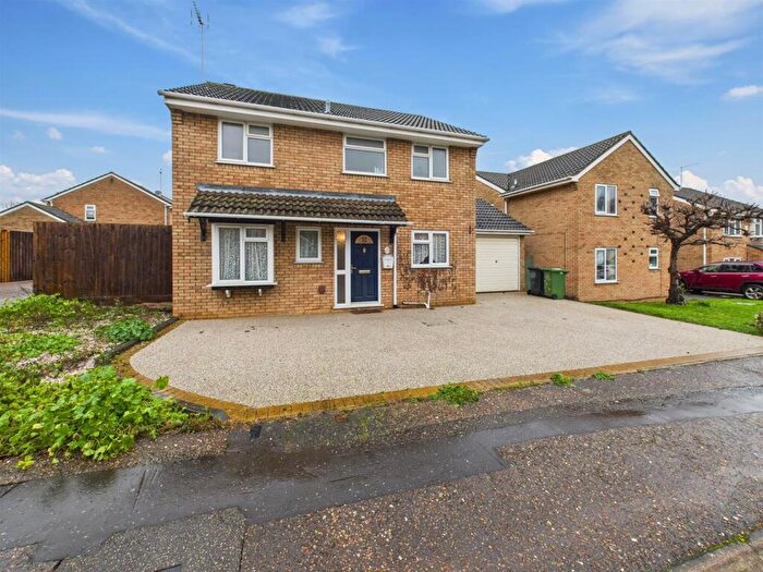 4 Bedroom Detached House For Sale In Carisbrook Court, Peterborough, PE3