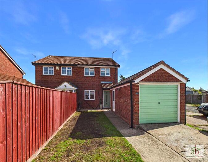 3 Bedroom Semi-Detached House For Sale In Trinity Close, Kesgrave, IP5