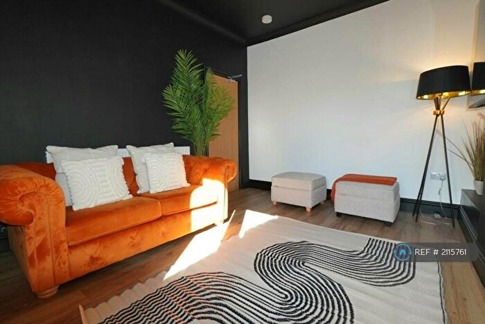 6 Bedroom Semi-Detached House To Rent In Henry Road, Gloucester, GL1