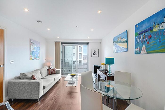 1 Bedroom Apartment To Rent In Craig Tower, Aqua Vista Square, E3