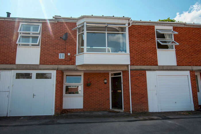 3 Bedroom Mews To Rent In Paradise Mews, RG9