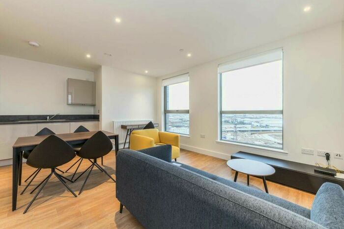 2 Bedroom Flat To Rent In Union Way, Old Oak Common, NW10