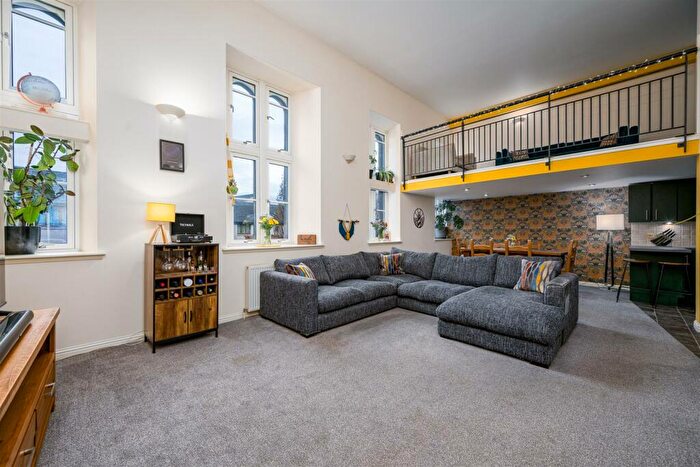 2 Bedroom Apartment For Sale In Smillie Court, Dundee, DD3