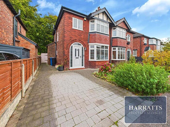 3 Bedroom Semi-Detached House For Sale In Bideford Road, Stockport, SK2