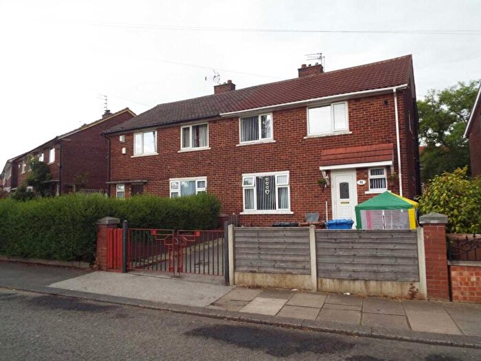 4 Bedroom Semi-Detached House To Rent In Parkway, Little Hulton, M38