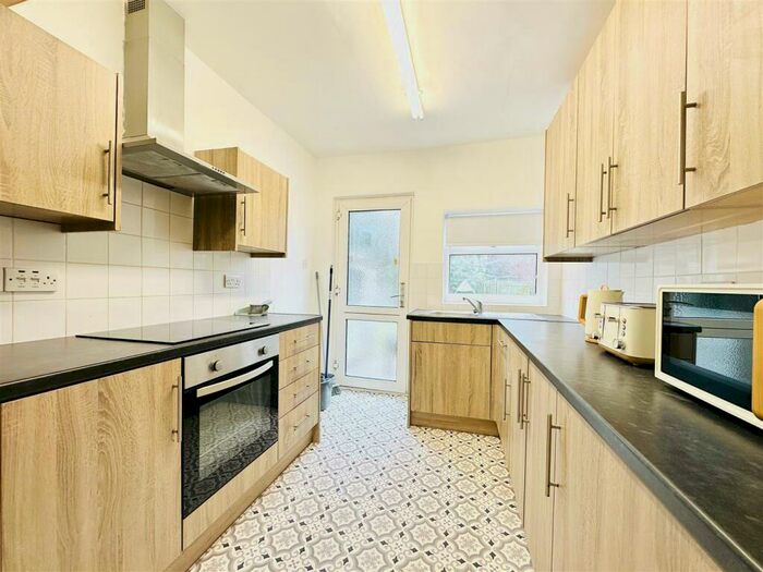 4 Bedroom House To Rent In Rooms Available - Highfield Road, Nottingham, NG7