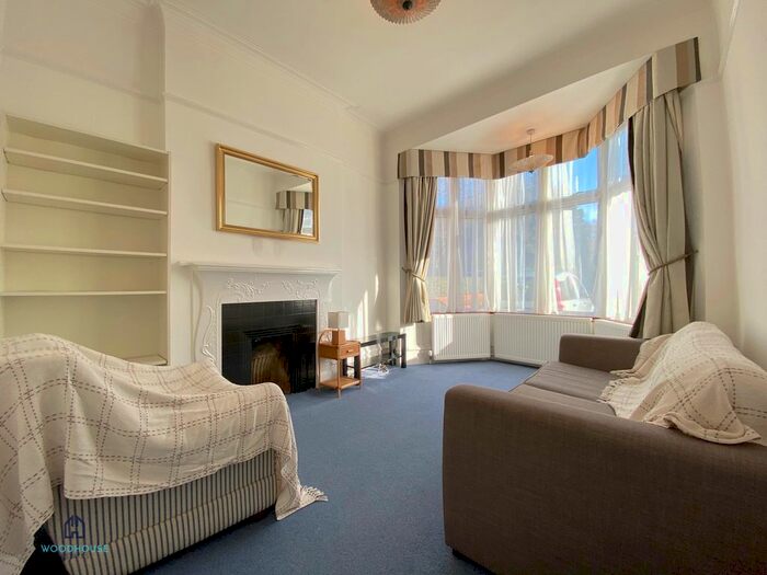 2 Bedroom Flat To Rent In Talbot Close, London, N15