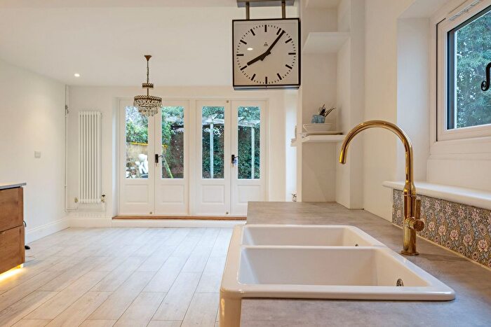 4 Bedroom Detached House For Sale In London Road, Marlborough, SN8