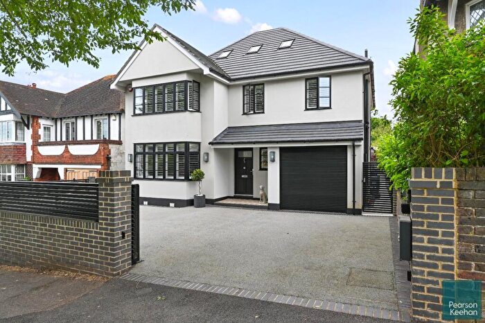 4 Bedroom Detached House For Sale In The Droveway, Hove, BN3