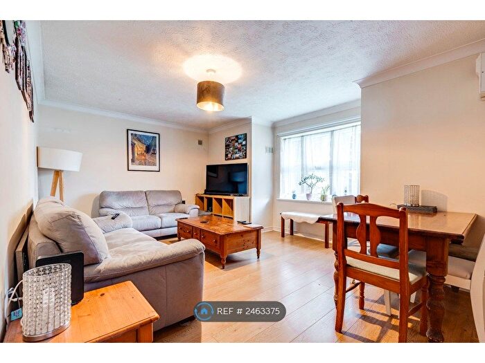 2 Bedroom Flat To Rent In Times Court, London, SW18