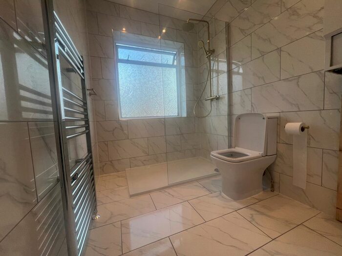 1 Bedroom Bungalow To Rent In Reinwood Avenue, Leeds, LS8