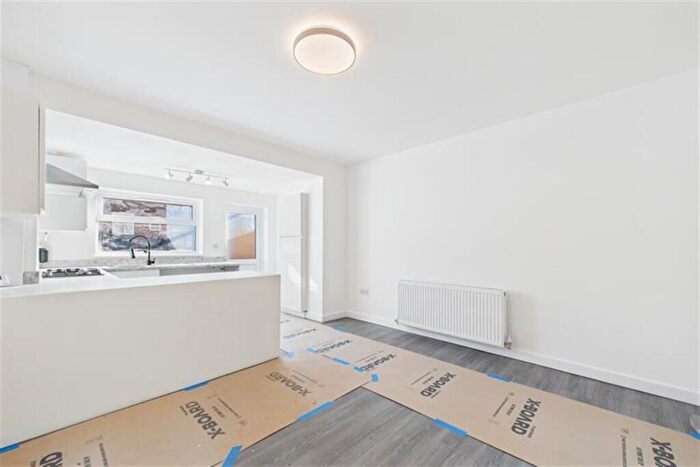 3 Bedroom Terraced House For Sale In Portland Road, NG7