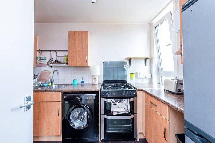 1 Bedroom Flat To Rent In Brittany Point, Lollard Street, Kennington, London, SE11