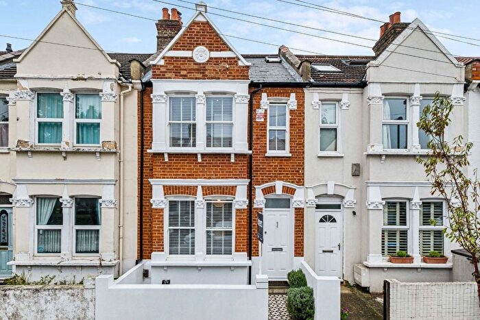 3 Bedroom Property To Rent In Havelock Road, London, SW19
