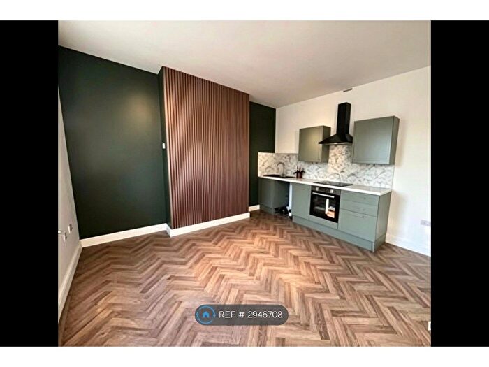 2 Bedroom Flat To Rent In North Road, St. Helens, WA10