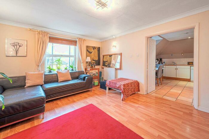 1 Bedroom Flat To Rent In Garsdale Close, Friern Barnet, London, N11