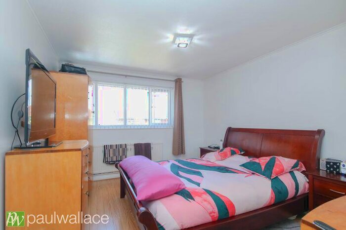 3 Bedroom Terraced House For Sale In Abbotts Drive, Waltham Abbey, EN9