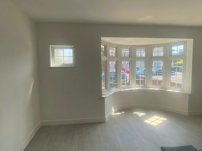 4 Bedroom Semi-Detached House To Rent In Green Lane, Ilford, IG3