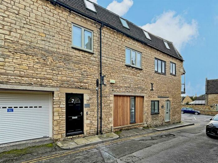 3 Bedroom Character Property To Rent In Church Street, Stamford, PE9