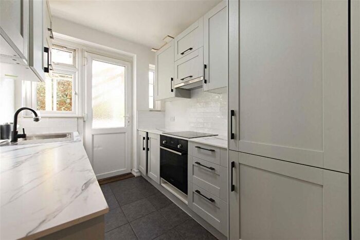 2 Bedroom Flat To Rent In Twyford Avenue, Acton, W3