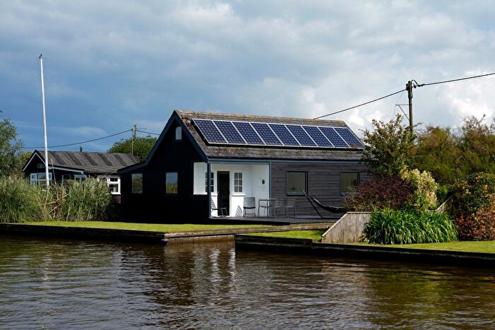 2 Bedroom Detached Bungalow For Sale In Riverside, Repps With Bastwick, NR29