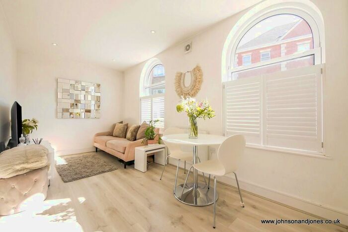 1 Bedroom Flat To Rent In Gogmore Lane, Chertsey, KT16