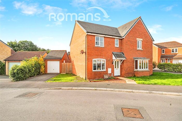 3 Bedroom Semi Detached House For Sale In Bashkir Close, Swindon, Wiltshire, SN5