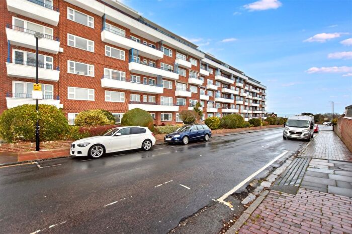 2 Bedroom Flat For Sale In Cliff Road, Eastbourne, BN20